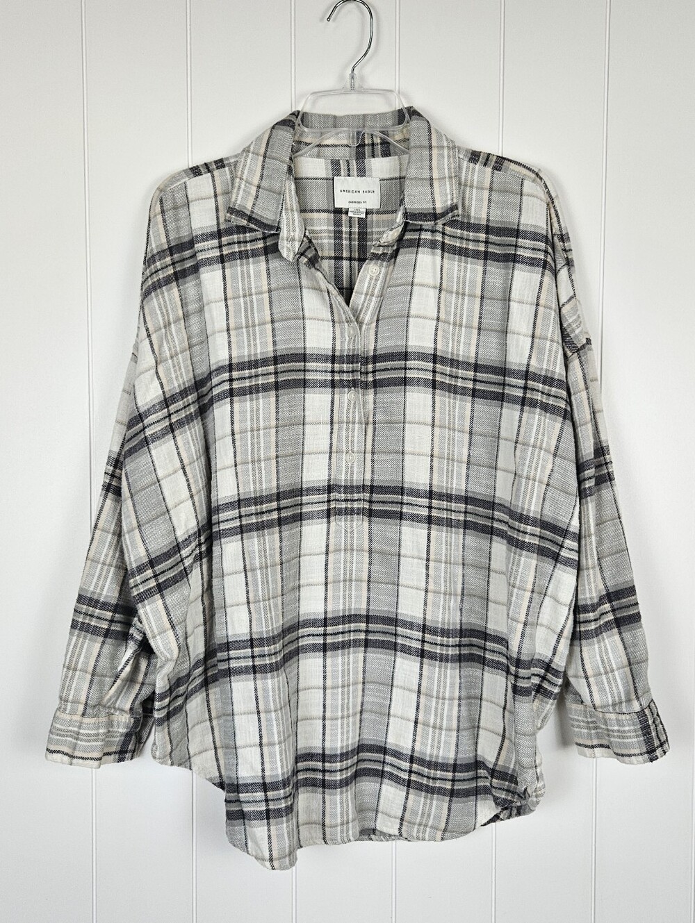 American Eagle Plaid Pullover Womens L Gray Beige Oversized Fit Partial Button